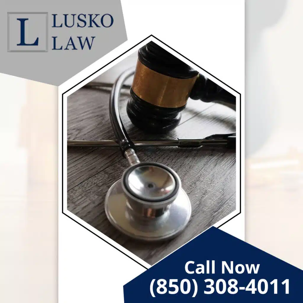 A medical stethoscope lying next to a wooden judge's gavel, symbolizing a medical malpractice lawsuit for a medication error.